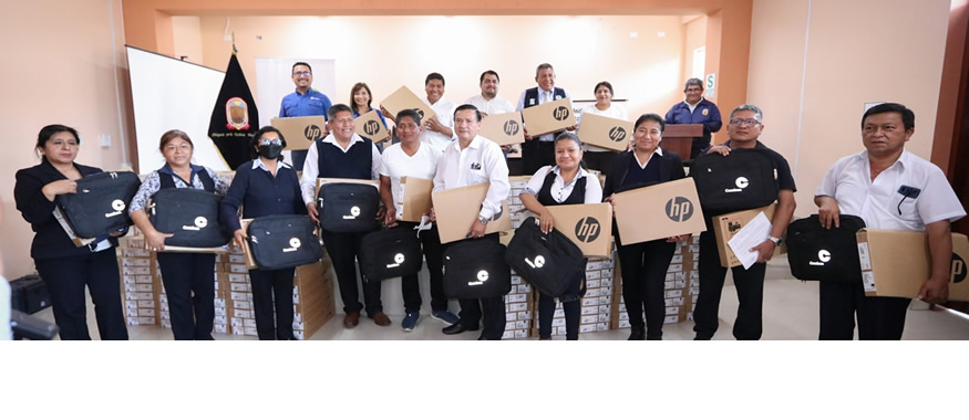 Gobierno regional y PLUSPETROL entregan un total de 1213 laptops para beneficio de los docentes de Pisco