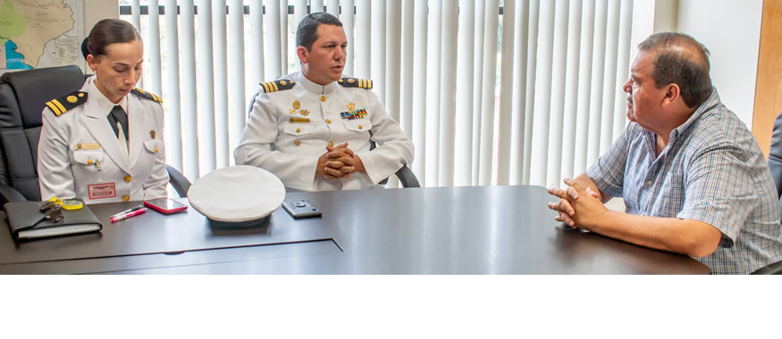 El gobernador regional, Jorge Hurtado, se reunió con el capitán del puerto de Pisco